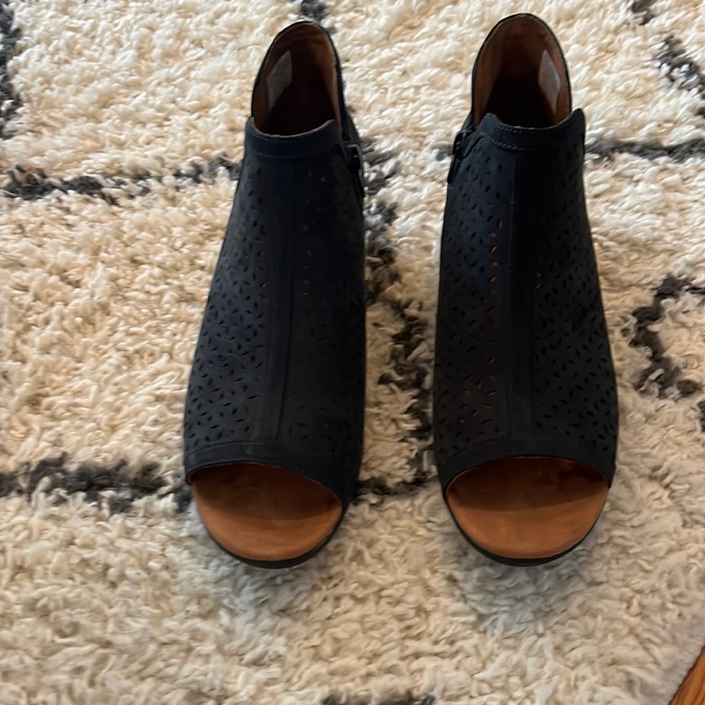Chinese Laundry Cambria ankle boots. Like new. Worn once